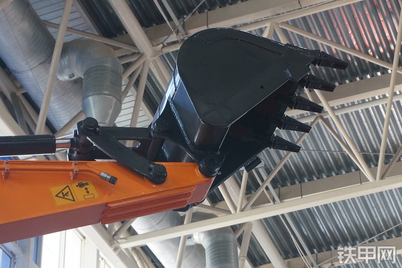 詹阳重工JYL6085挖掘机展会( )