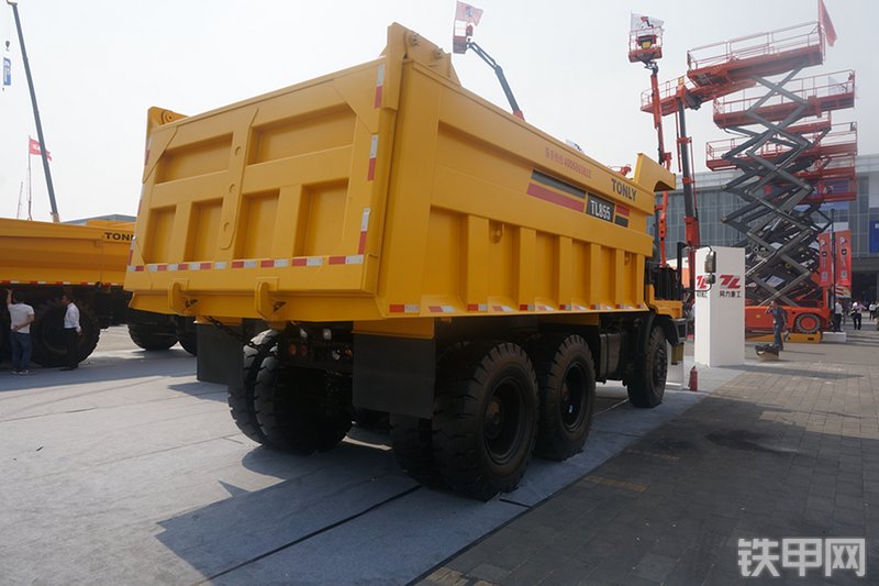 同力TL855非公路自卸车展会( )