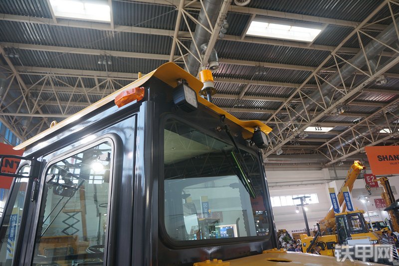 山推SR12-5压路机展会( )