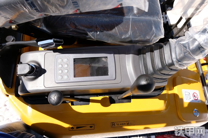 山东临工ER616F挖掘机展会( )