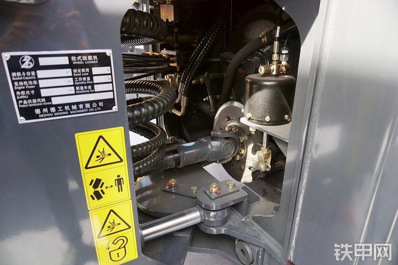 德工DG965-Ⅱ装载机展会( )