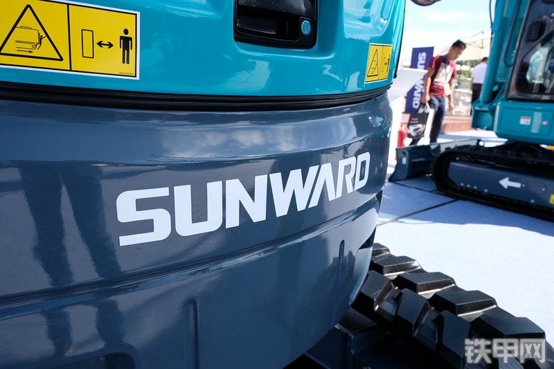 山河智能SWE25UF挖掘机展会( )