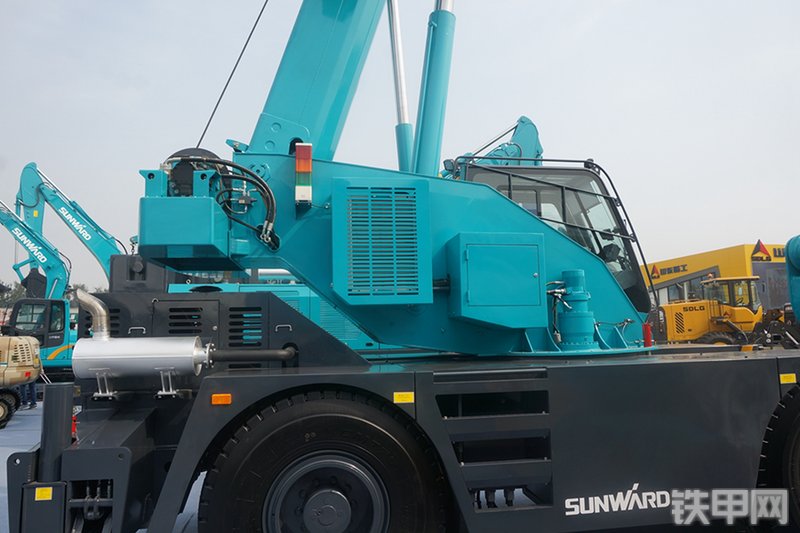 山河智能SWRT25起重机展会( )