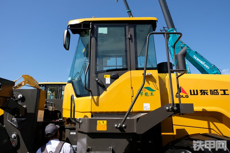 山东临工L955FC装载机展会( )