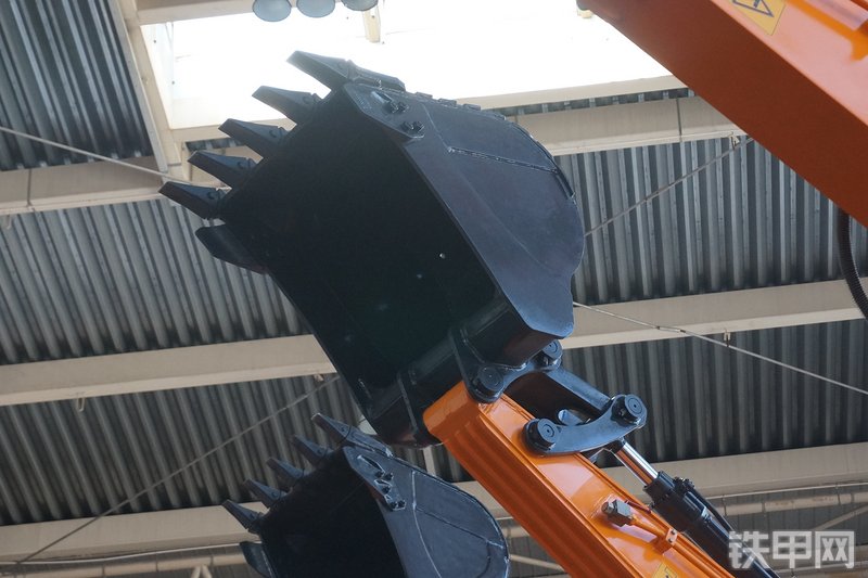 詹阳重工JYL6085挖掘机展会( )