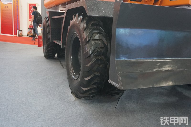 詹阳重工JYL615F挖掘机展会( )