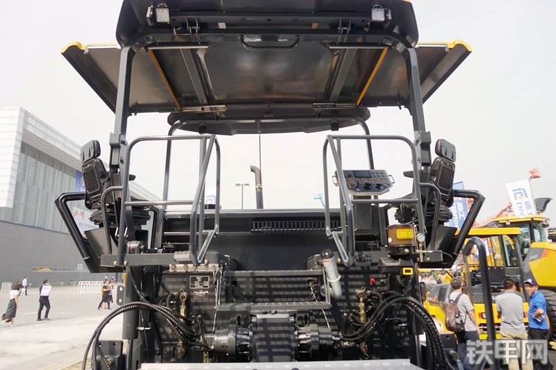 柳工509E沥青摊铺机展会( )