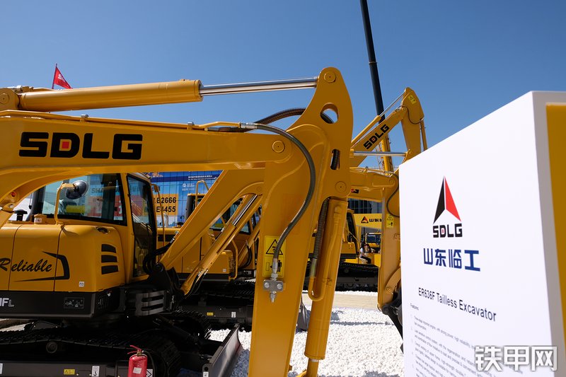 山东临工ER636F挖掘机展会( )