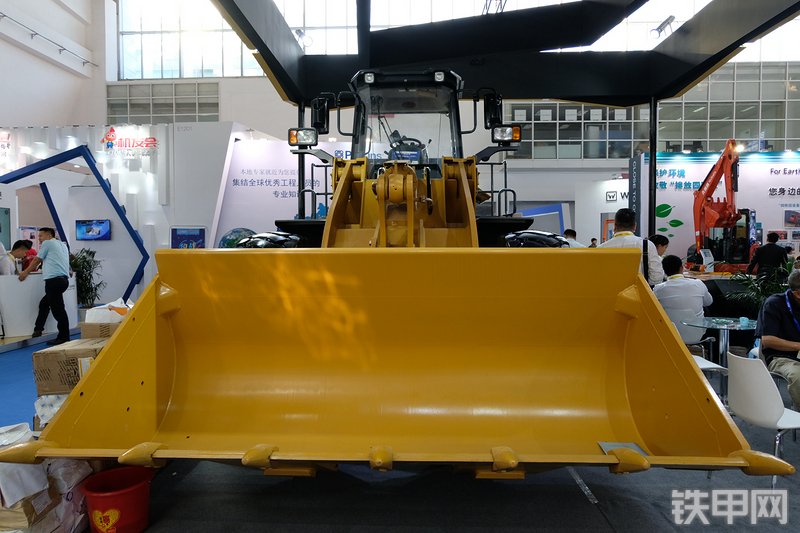 龙工LG855N装载机展会( )