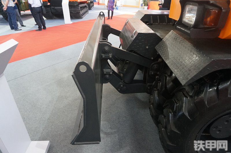 詹阳重工JYL615F挖掘机展会( )