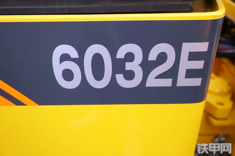 柳工6032E压路机展会( )