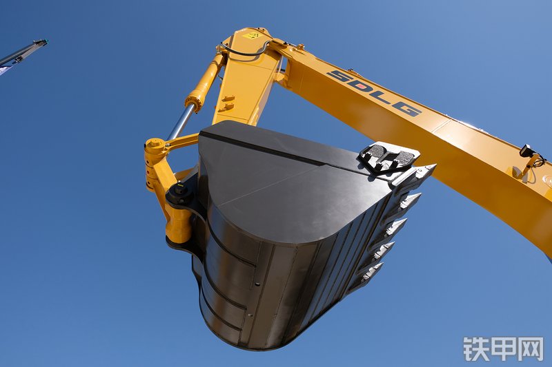 山东临工E6225H挖掘机展会( )