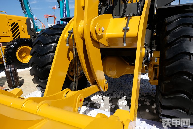 山东临工L938F装载机展会( )