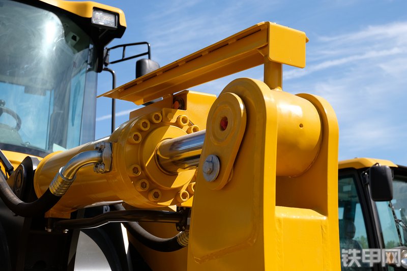 山东临工L956F-LNG装载机展会( )