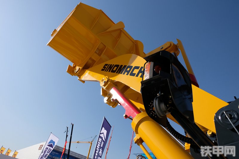 国机重工GZ66T装载机展会( )