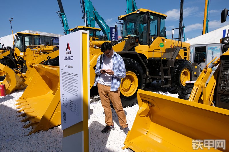 山东临工L956F-LNG装载机展会( )