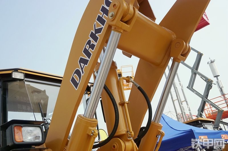 中泽华威HM856HG装载机展会( )