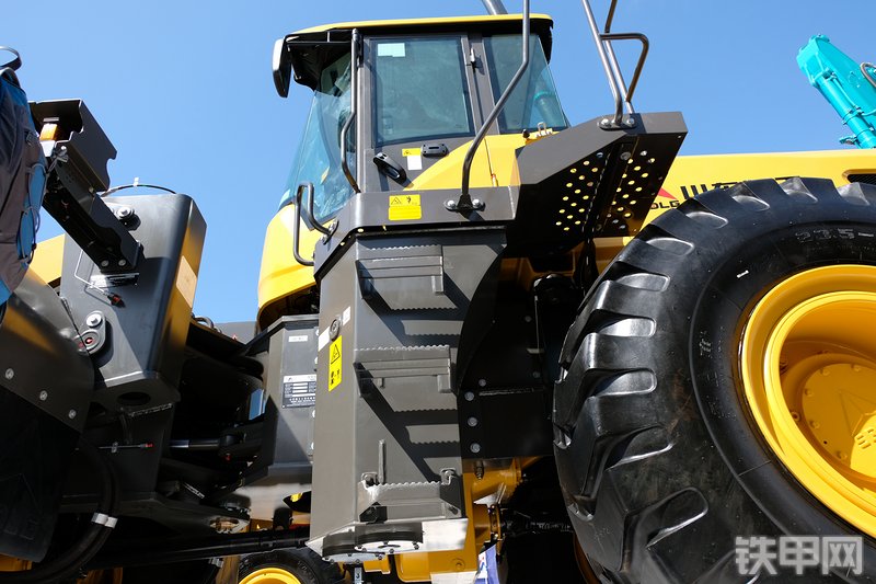 山东临工L955FC装载机展会( )