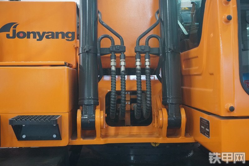 詹阳重工JYL615F挖掘机展会( )