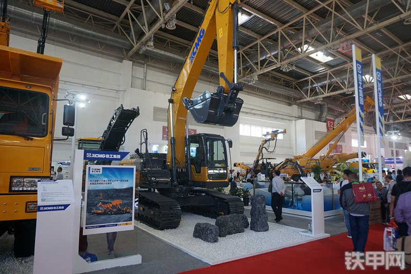 徐工XE215D挖掘机展会( )