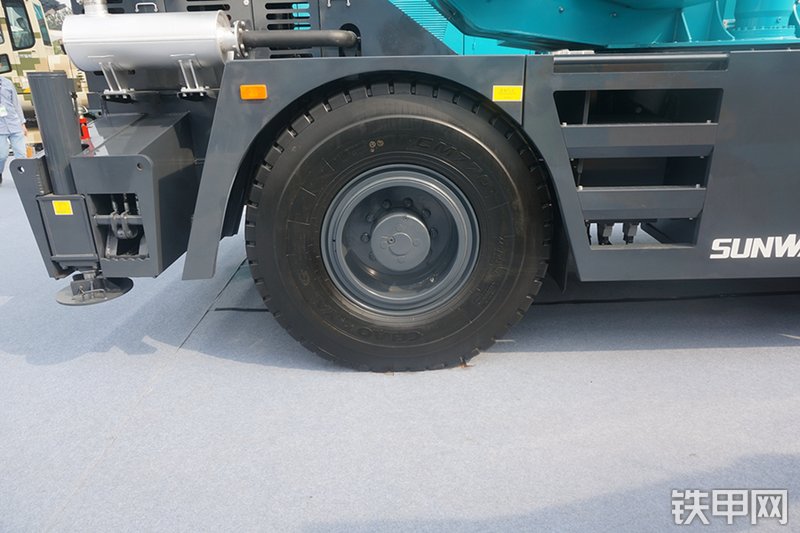 山河智能SWRT25起重机展会( )