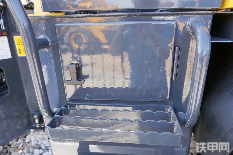 柳工VL80A装载机展会( )