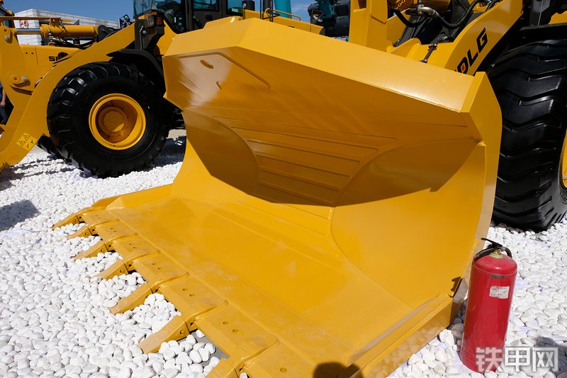 山东临工L955FC装载机展会( )