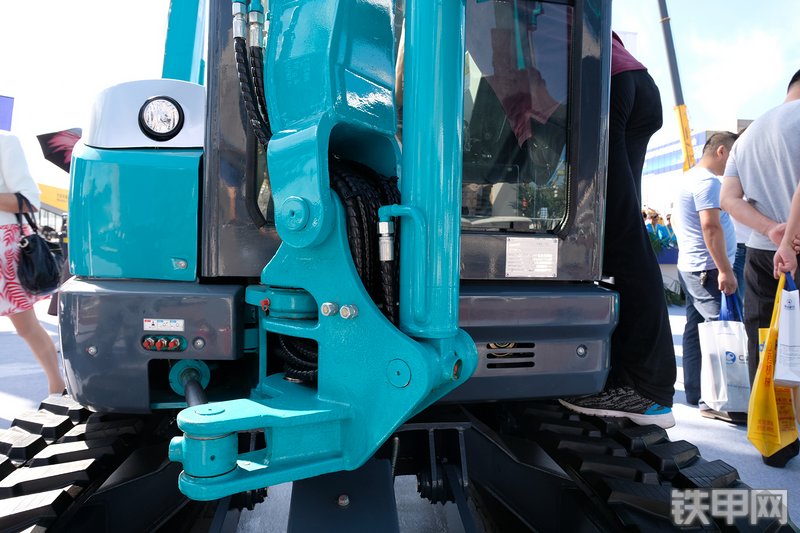 山河智能SWE25UF挖掘机展会( )