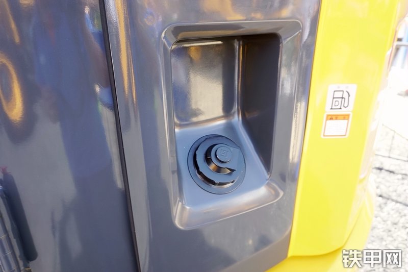 柳工CLG9035E挖掘机展会( )