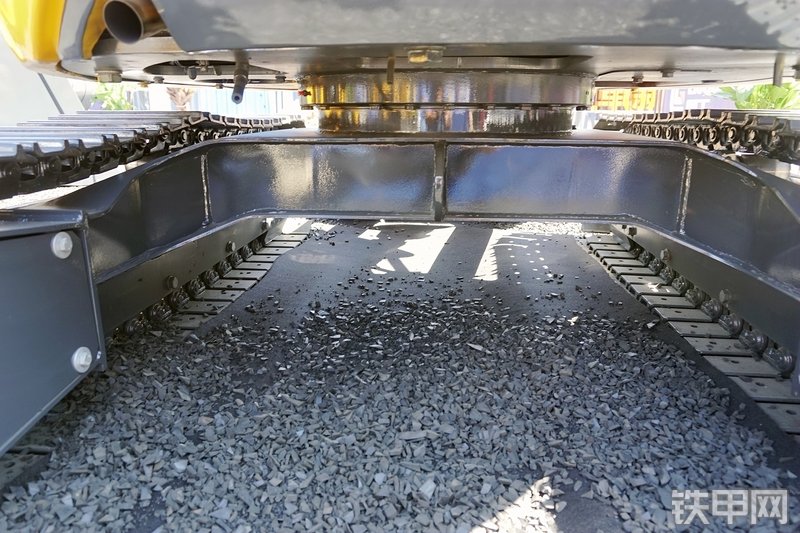 柳工CLG9035E挖掘机展会( )