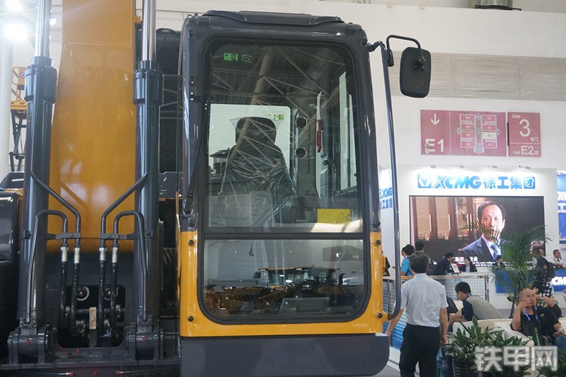 徐工XE215D挖掘机展会( )