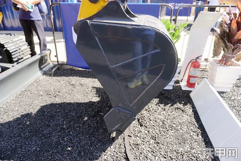 柳工CLG9075E挖掘机展会( )