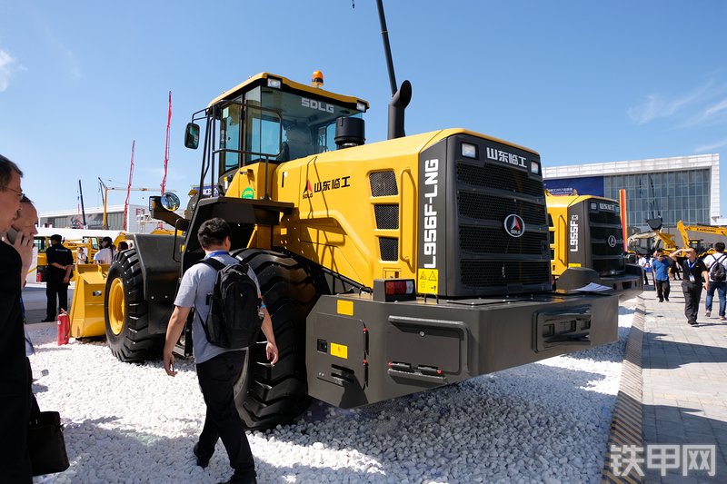 山东临工L956F-LNG装载机展会( )