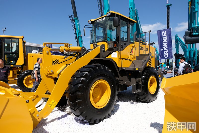 山东临工L938F装载机展会( )