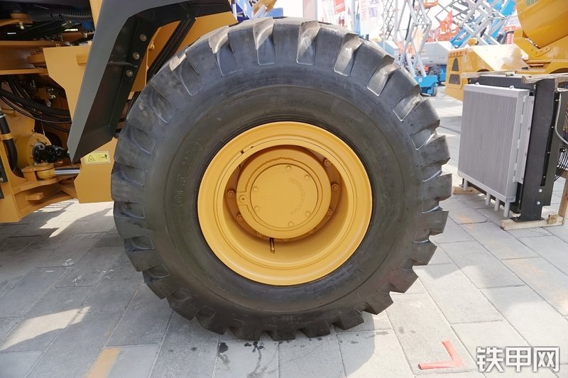 中泽华威HM856HG装载机展会( )