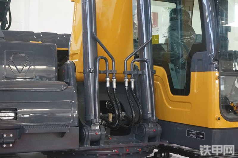 徐工XE215D挖掘机展会( )