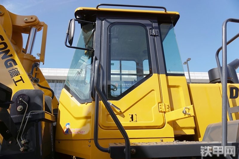 德工DG956N装载机展会( )