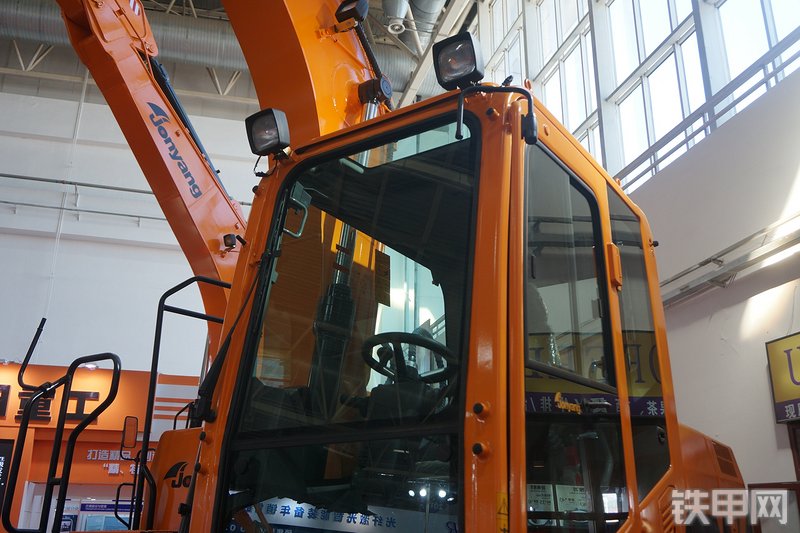 詹阳重工JYL615F挖掘机展会( )