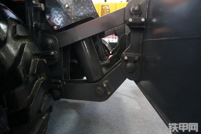 詹阳重工JYL615F挖掘机展会( )