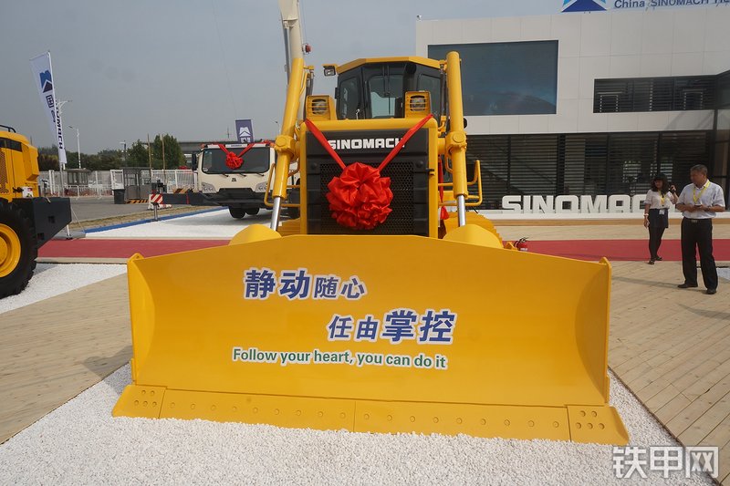 国机重工gtq170推土机展会( )