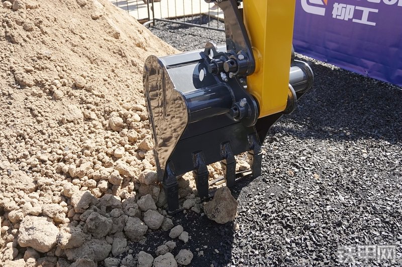 柳工CLG9035E挖掘机展会( )