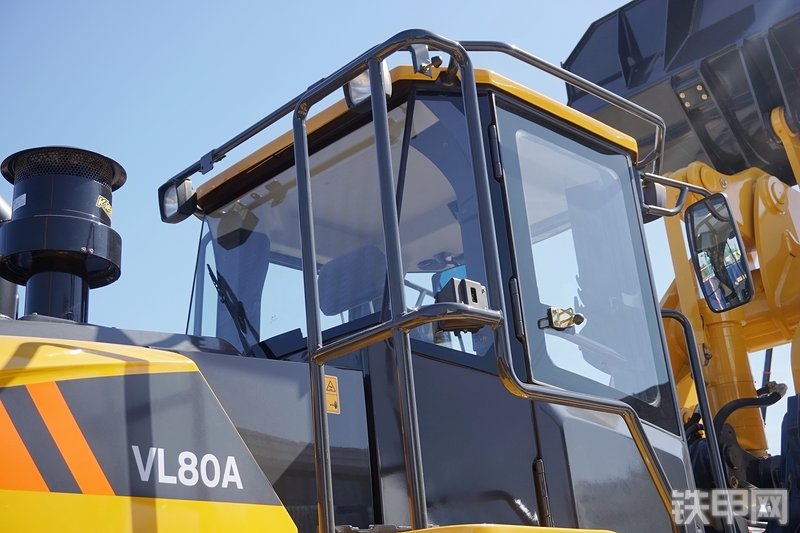 柳工VL80A装载机展会( )