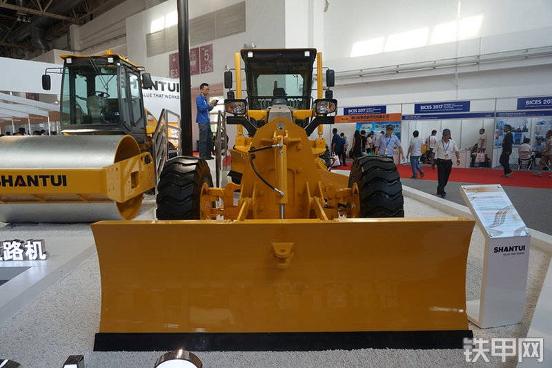 山推SG21-3平地机展会( )