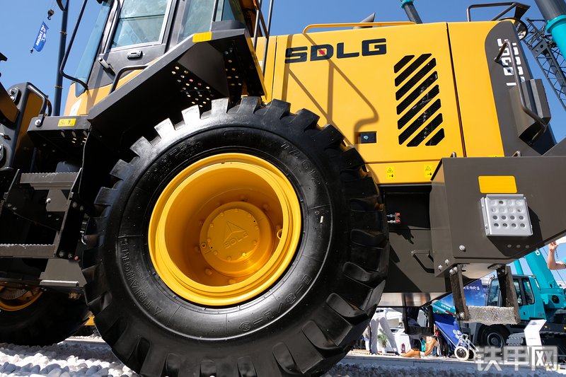 山东临工L938F装载机展会( )