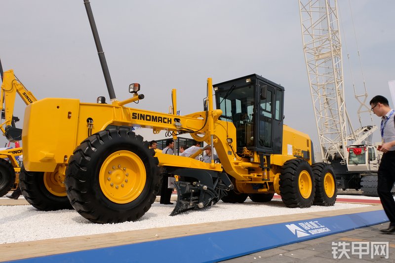 国机重工gp190t平地机