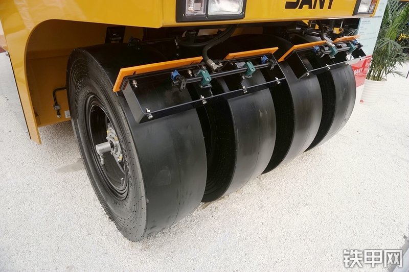 三一重工SPR260C-6压路机局部