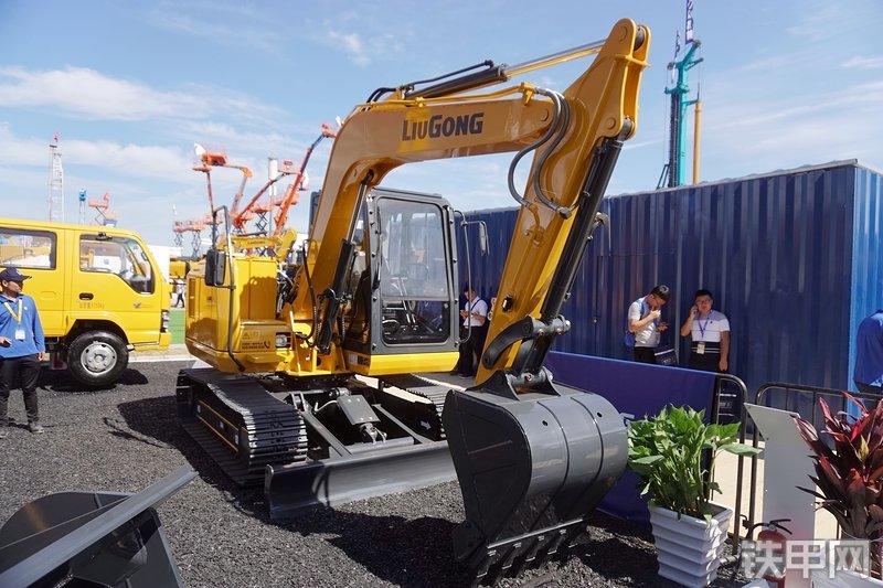柳工CLG9075E挖掘机展会( )