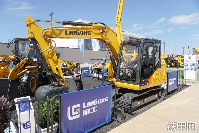 柳工CLG9075E挖掘机展会( )