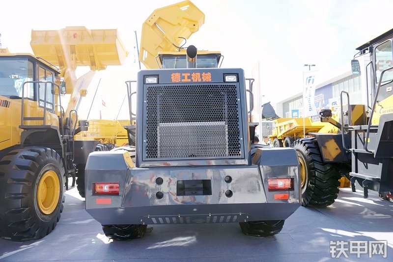 德工DG956N装载机展会( )