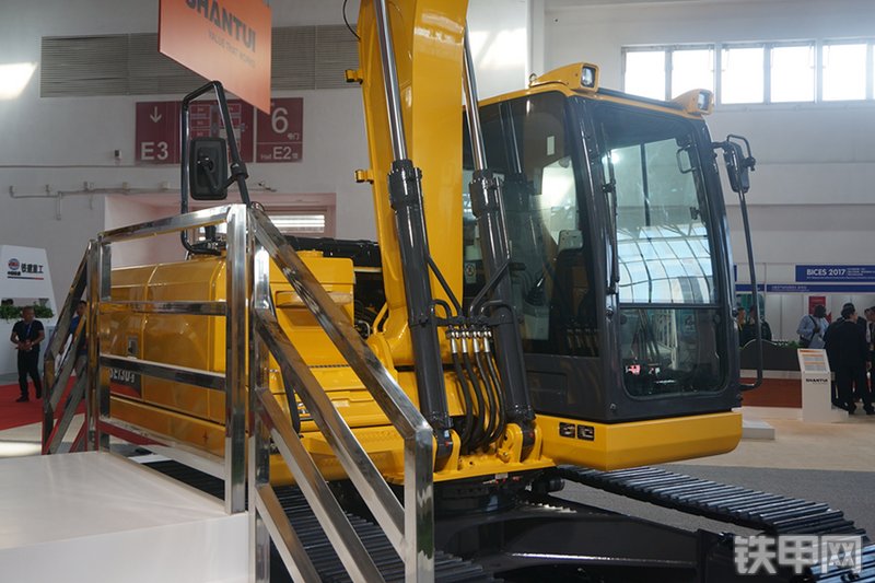 山推SE130-9挖掘机展会( )